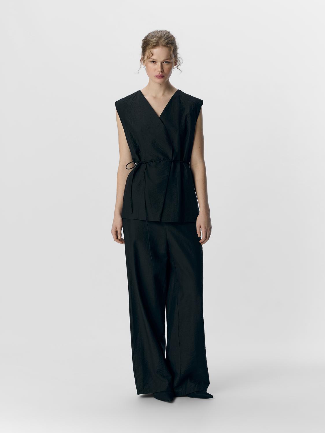 model_shot-front_full