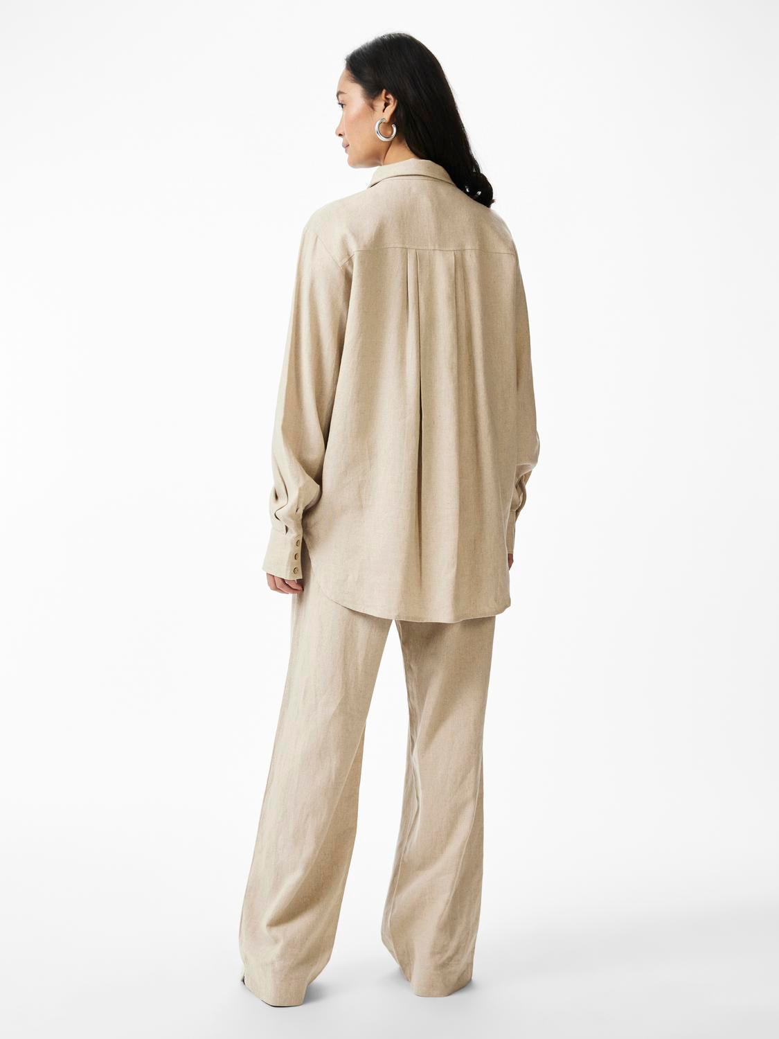 model_shot-back