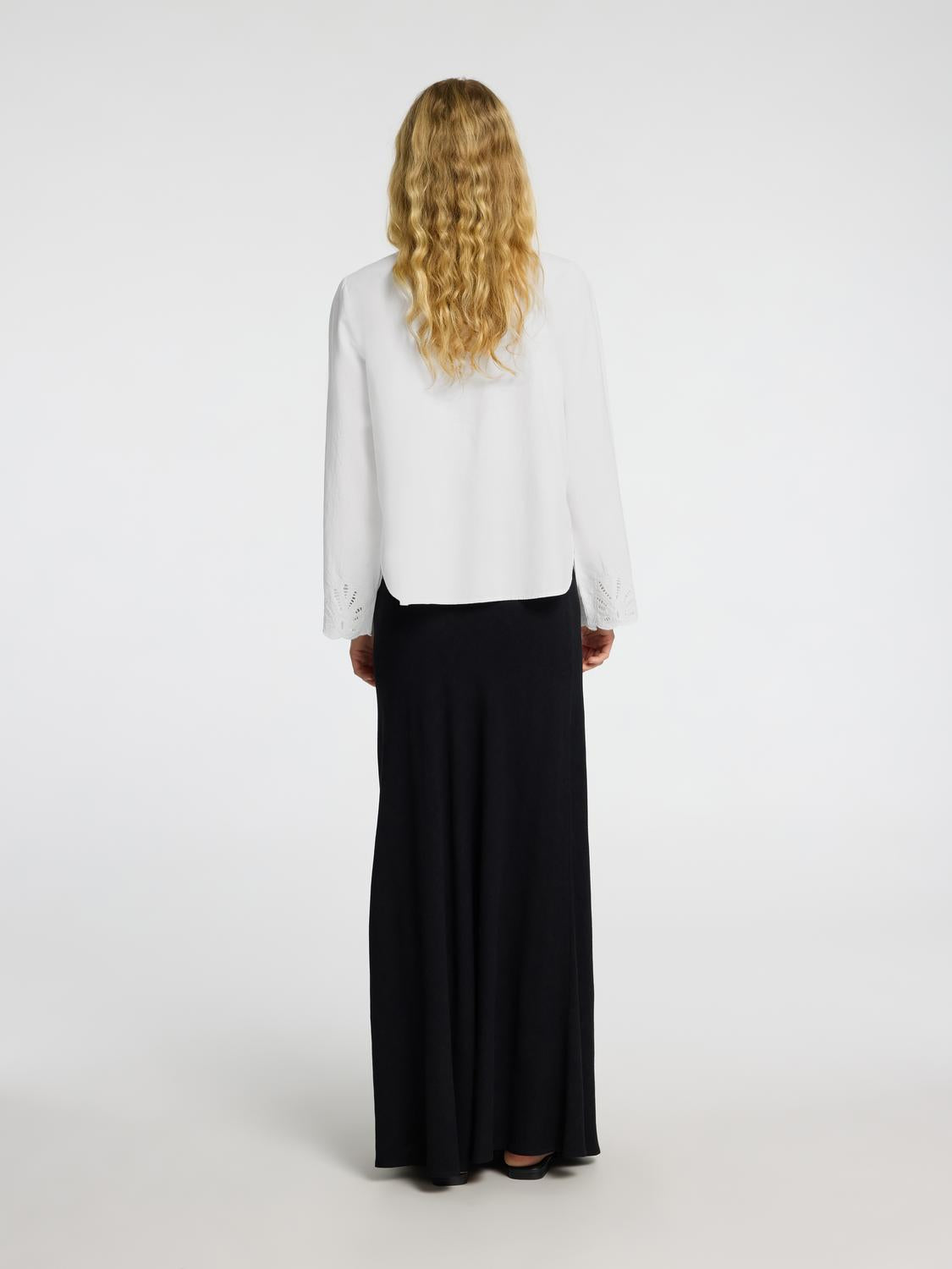 model_shot-back