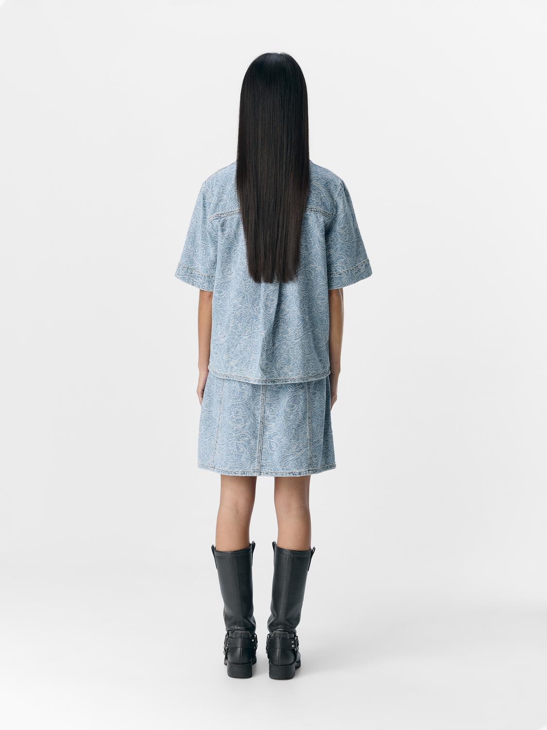 model_shot-back