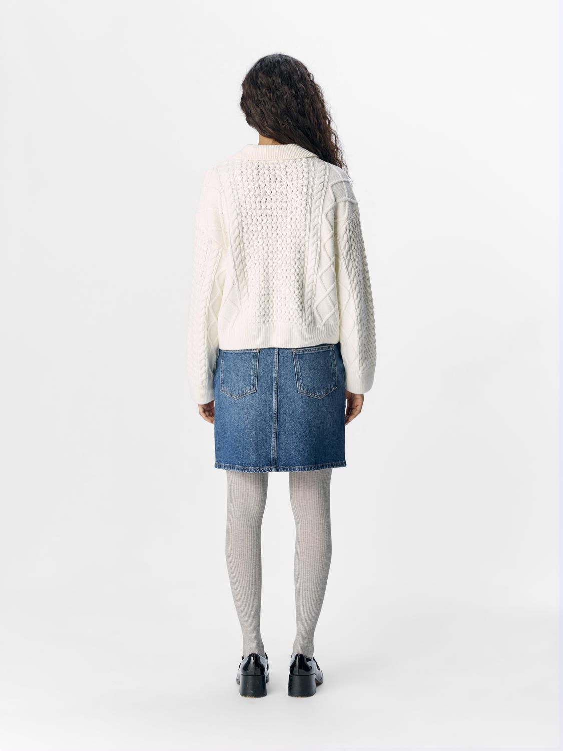 model_shot-back
