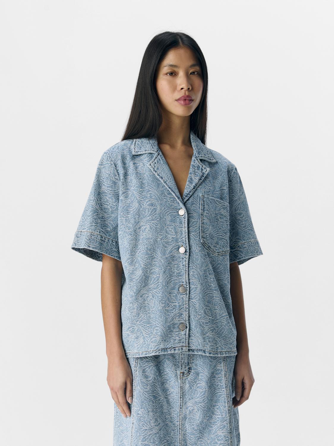 model_shot-front
