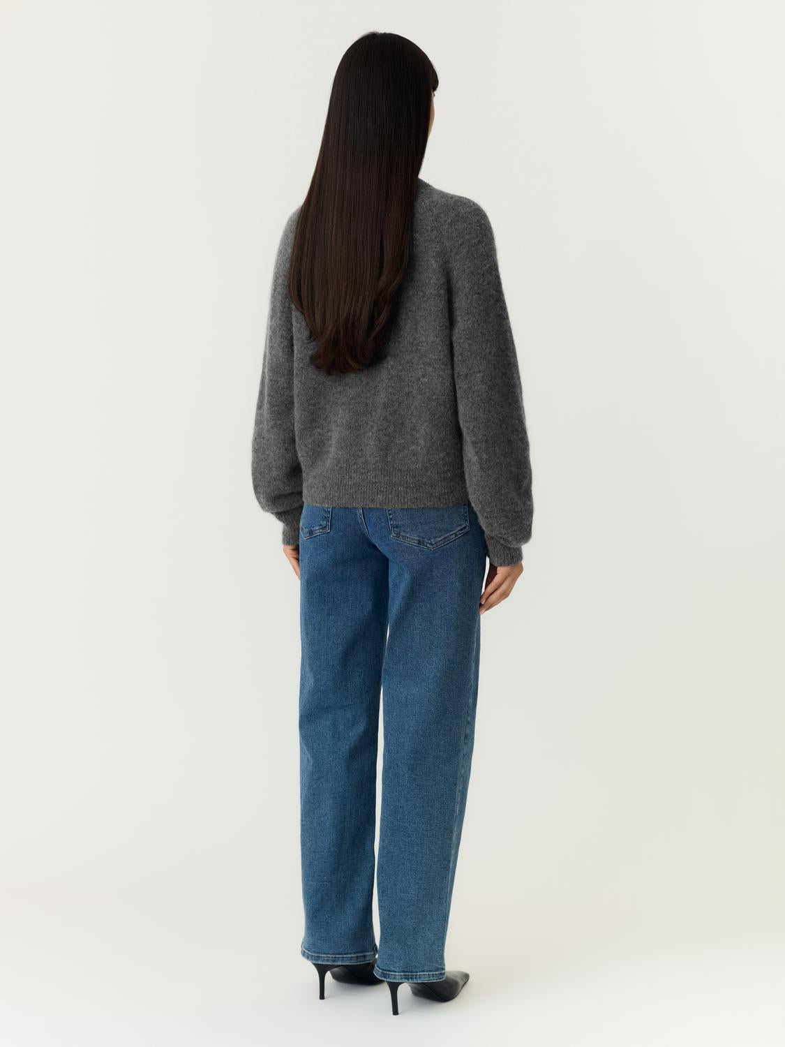model_shot-back