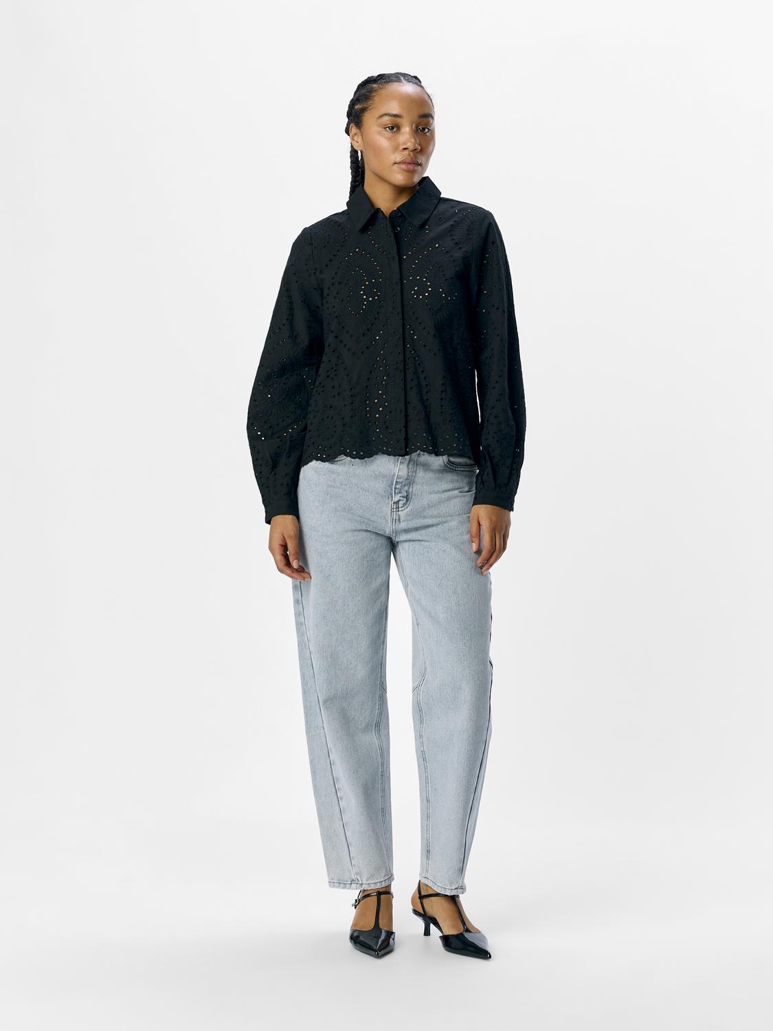 model_shot-front_full