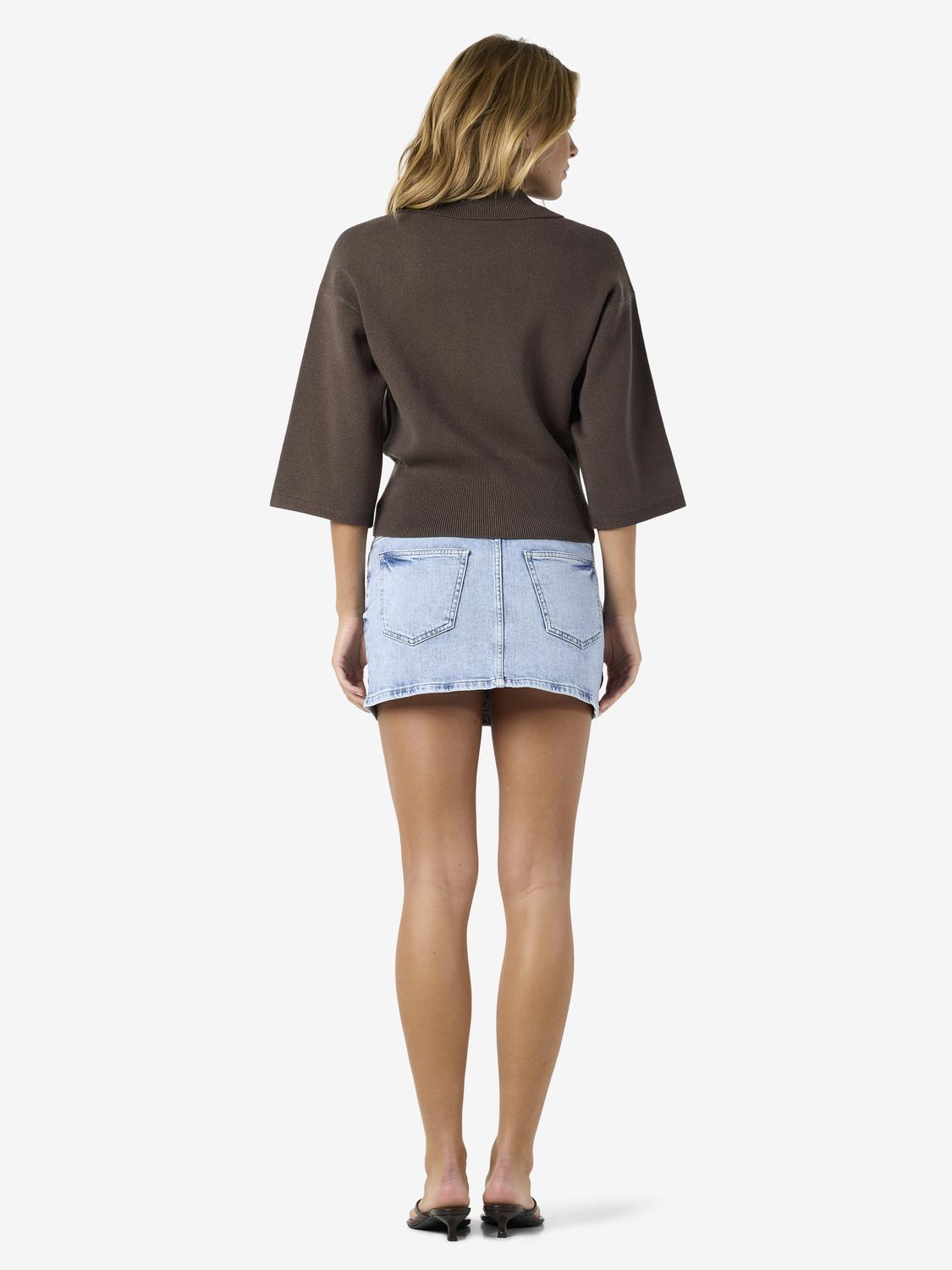 model_shot-front_full