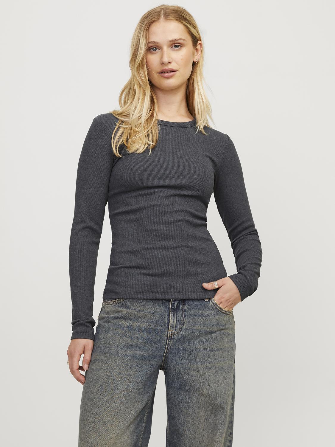 model_shot-front