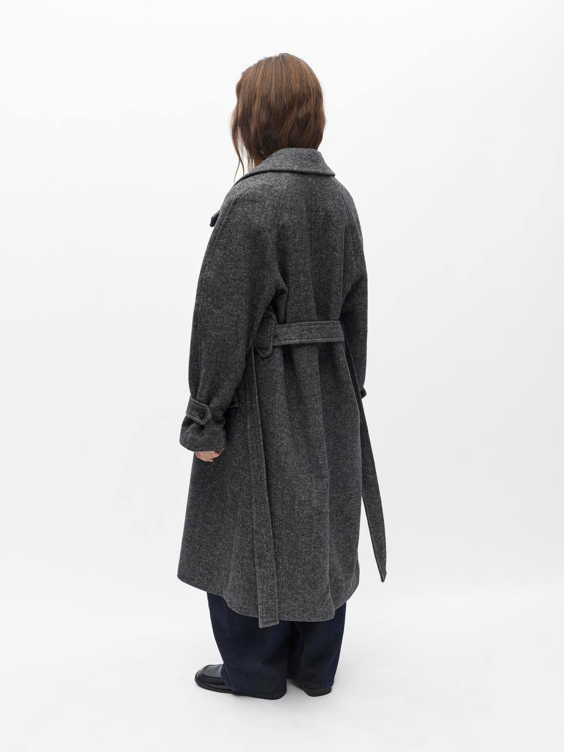 model_shot-back