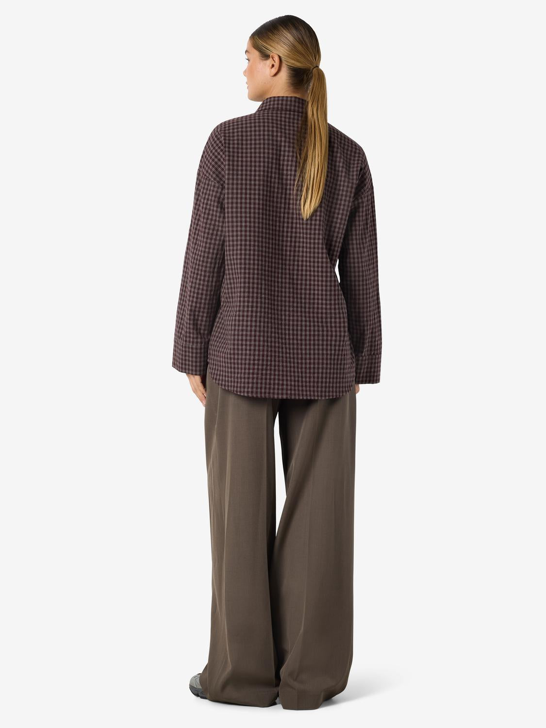 model_shot-front_full