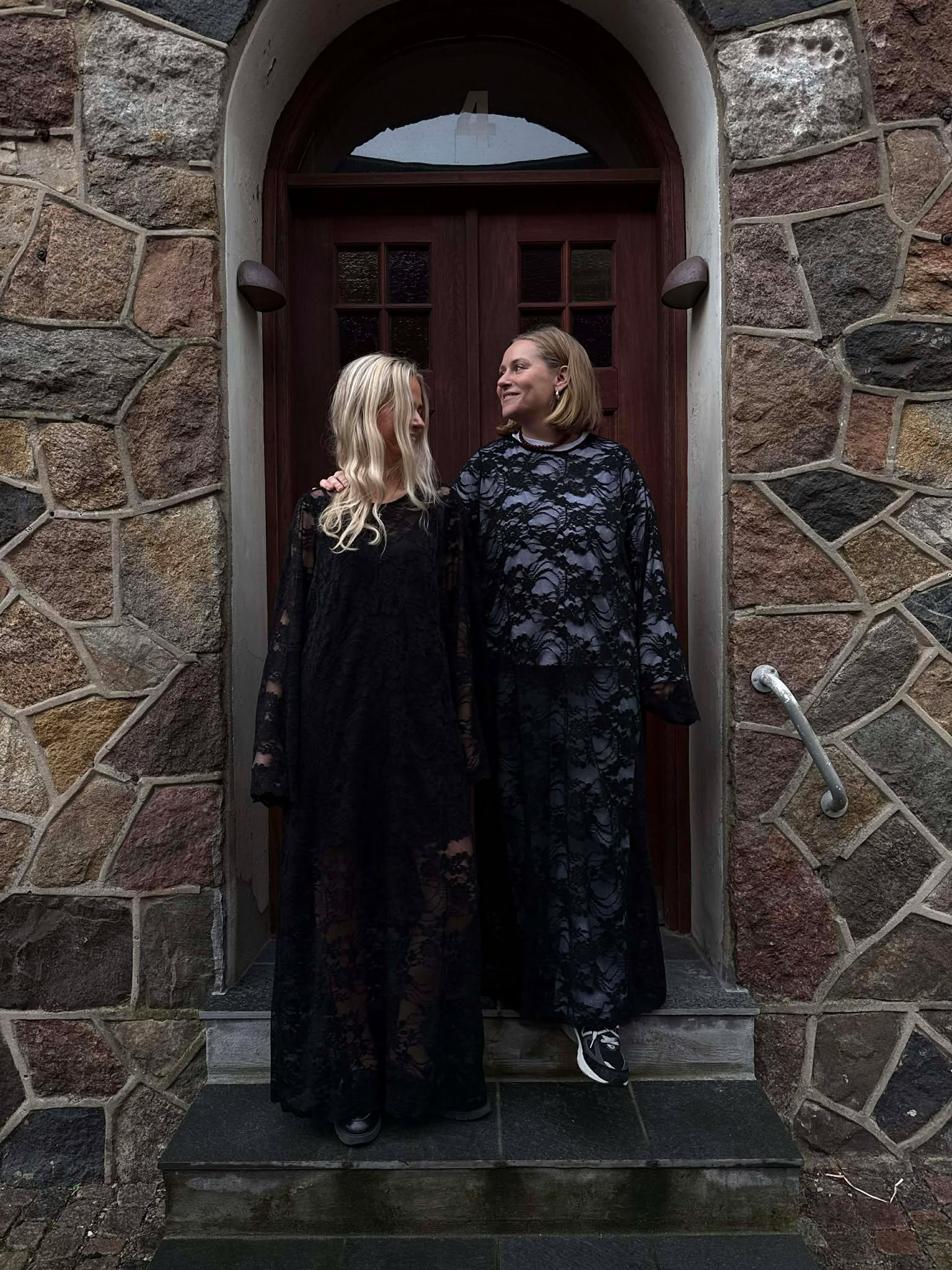 VILORNA Midi Dress - Black