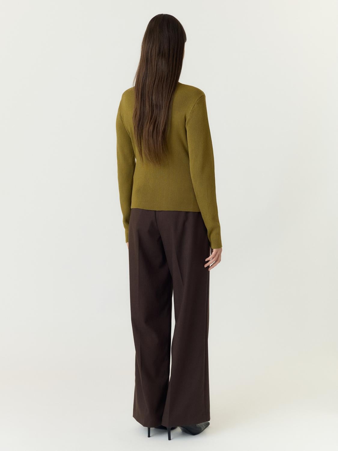 model_shot-back