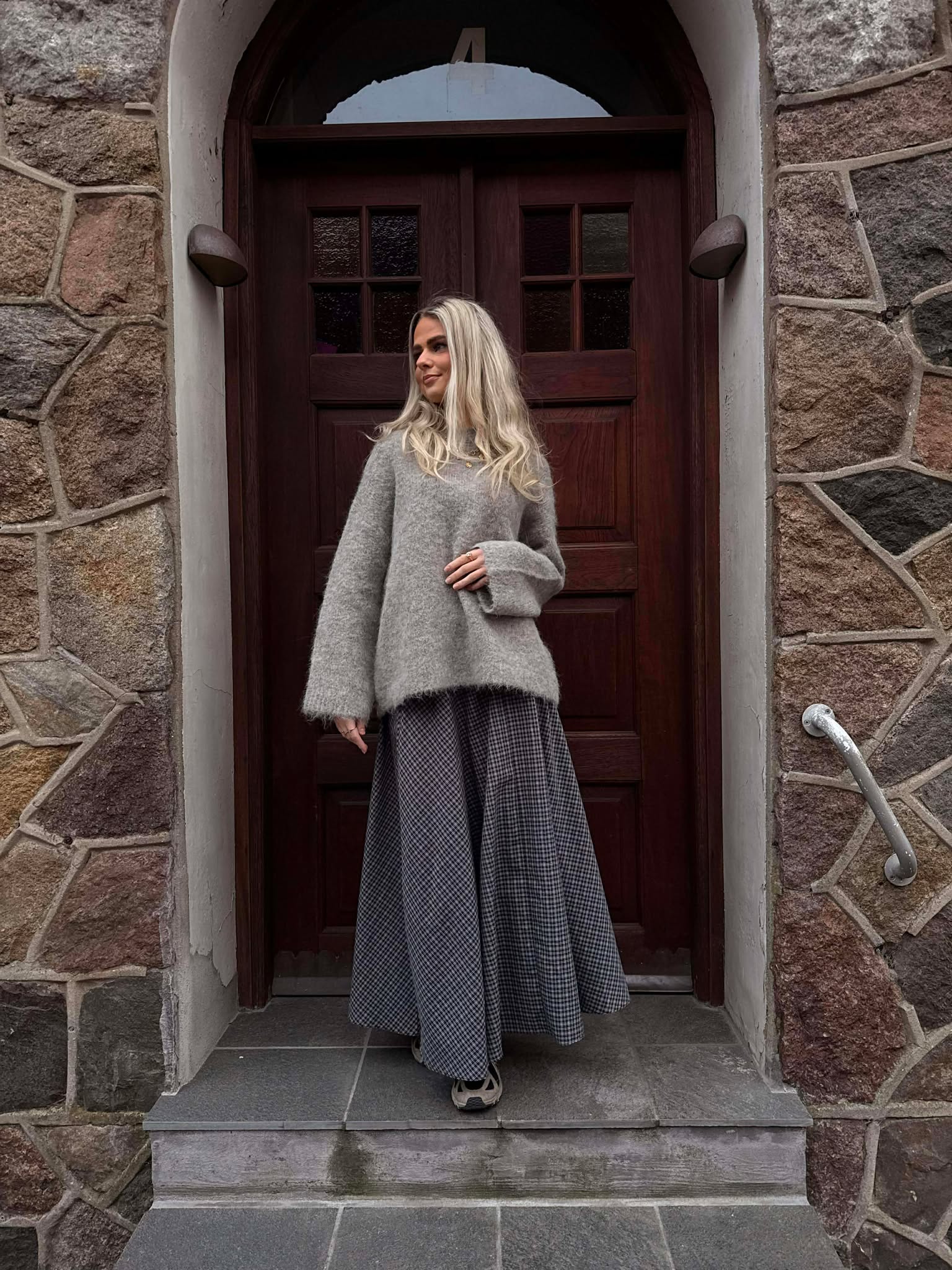 VIKAWY Midi Skirt - Black