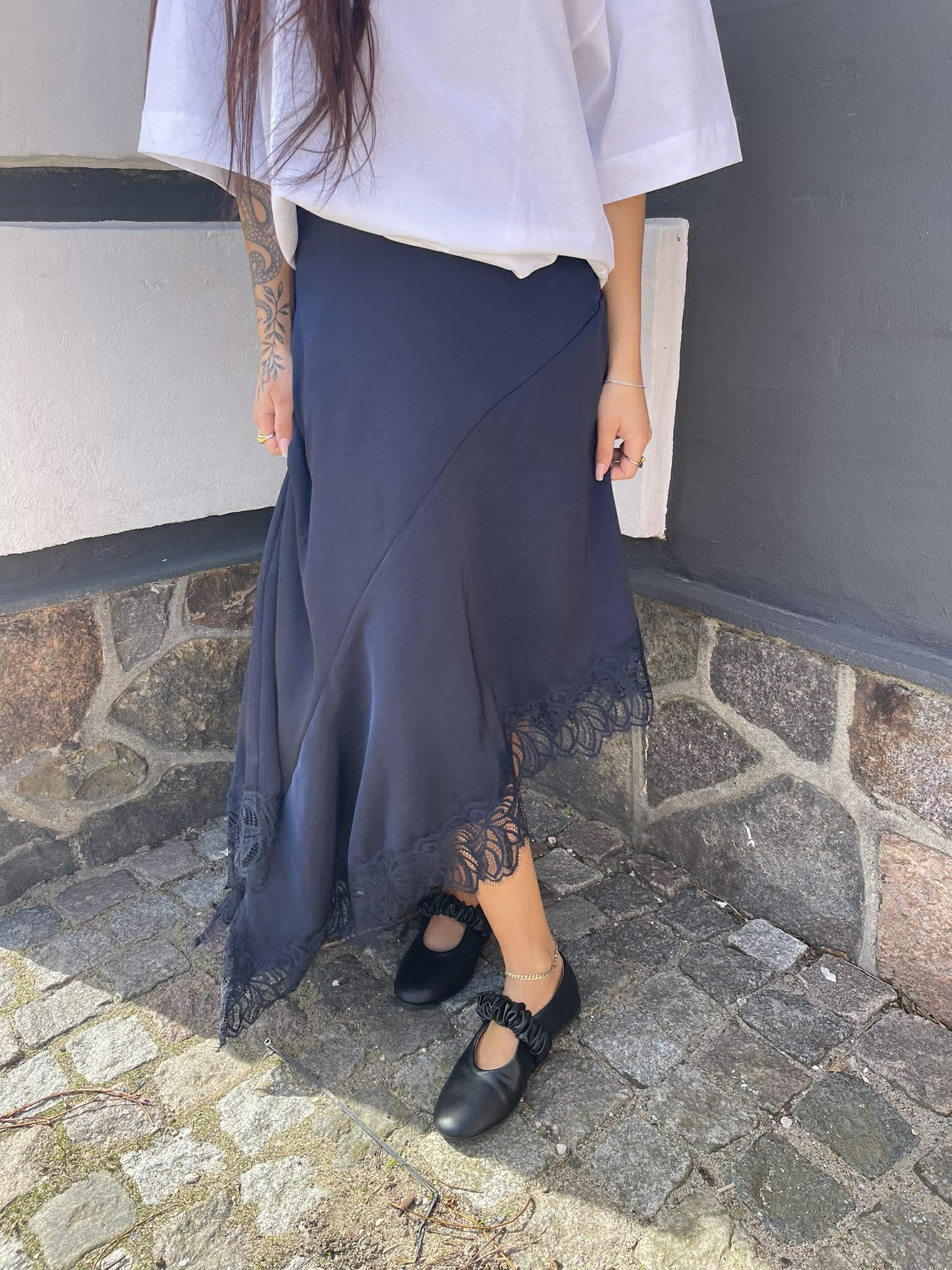 VILEA Midi Skirt - Navy Blazer