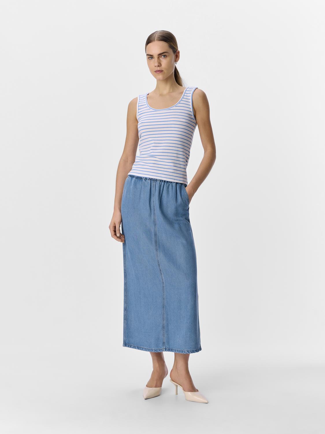 model_shot-front_full