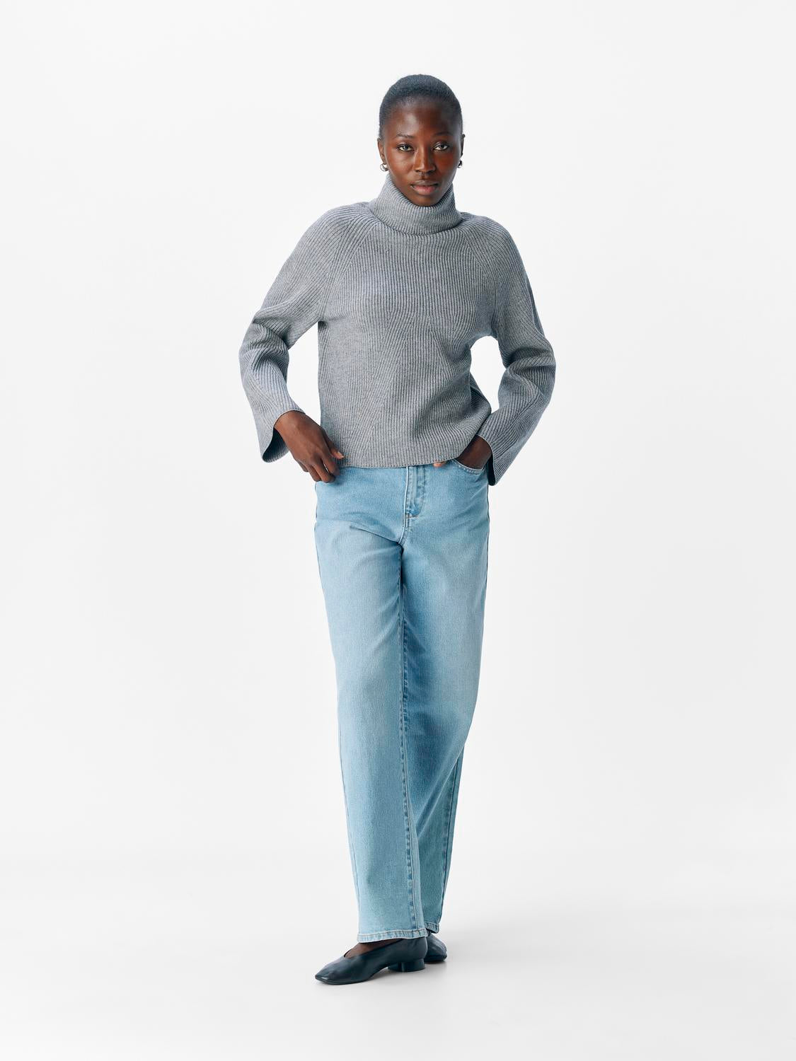 model_shot-front_full