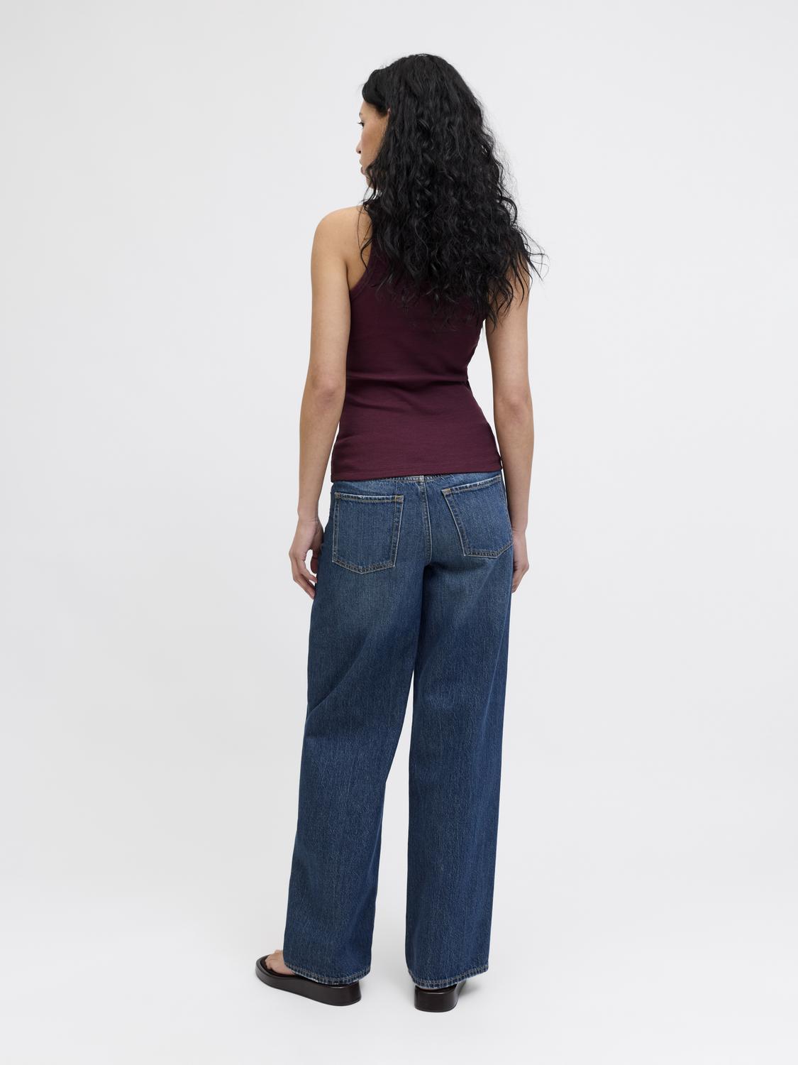 model_shot-back