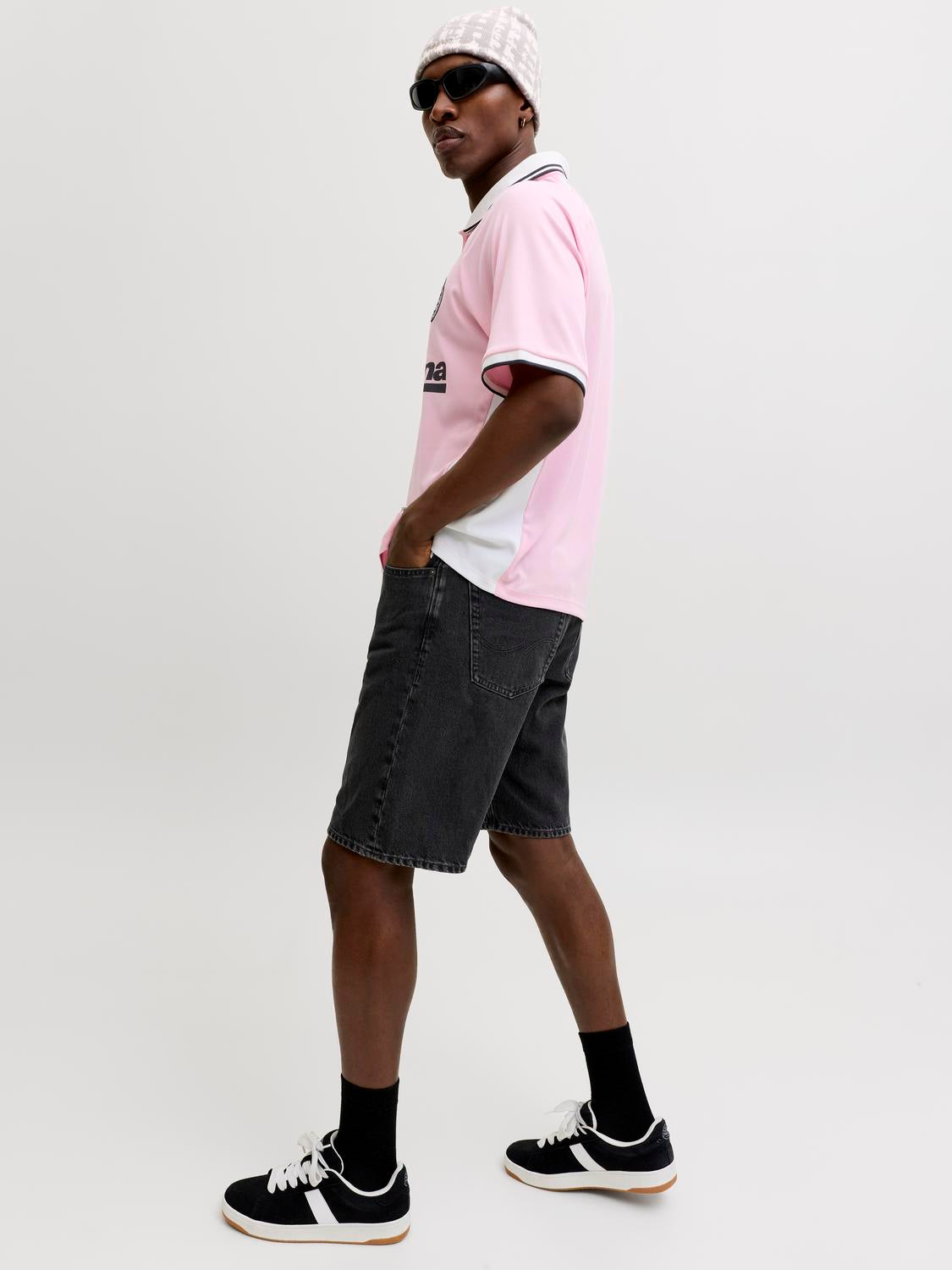 model_shot-creative