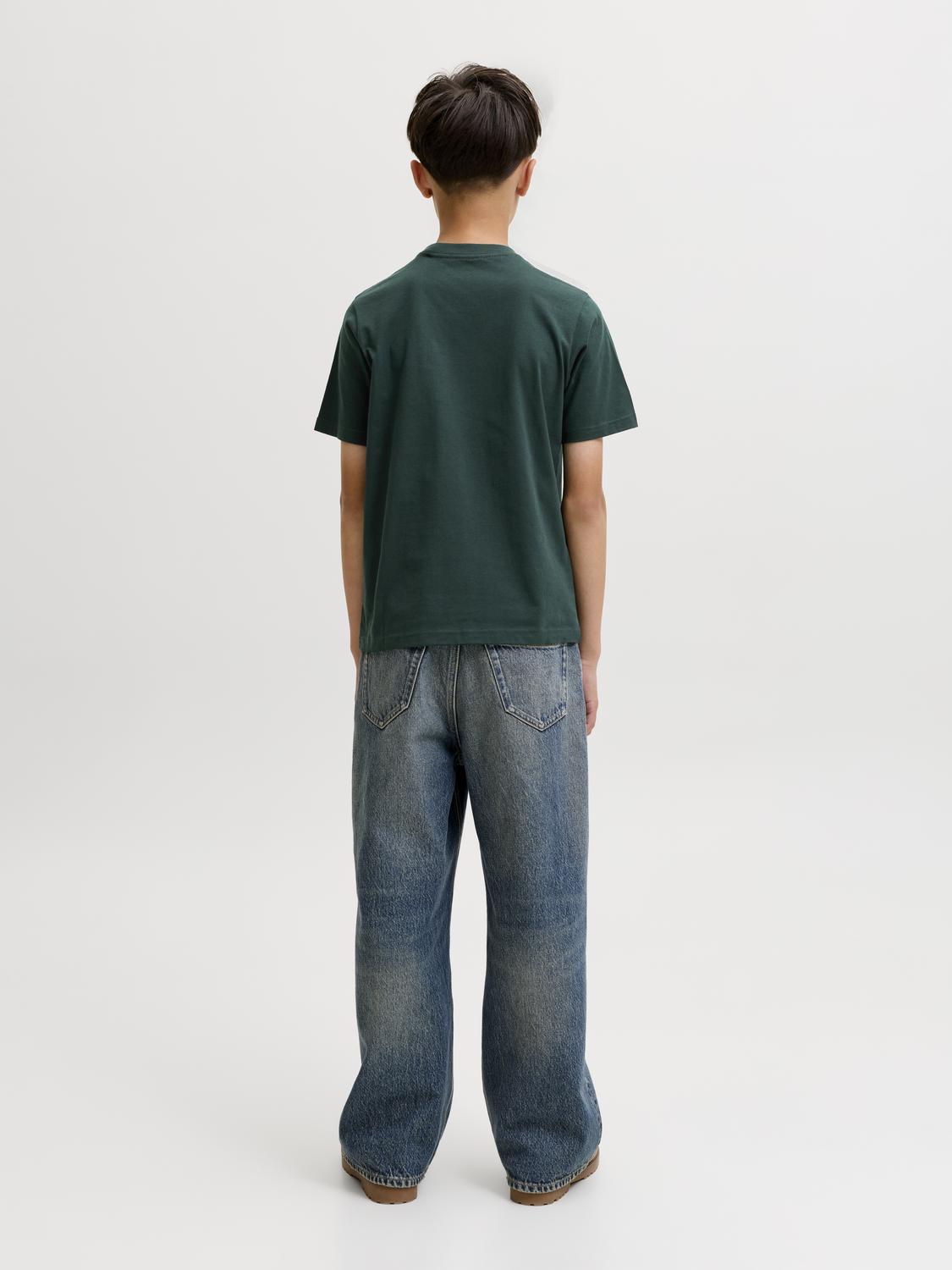 model_shot-back