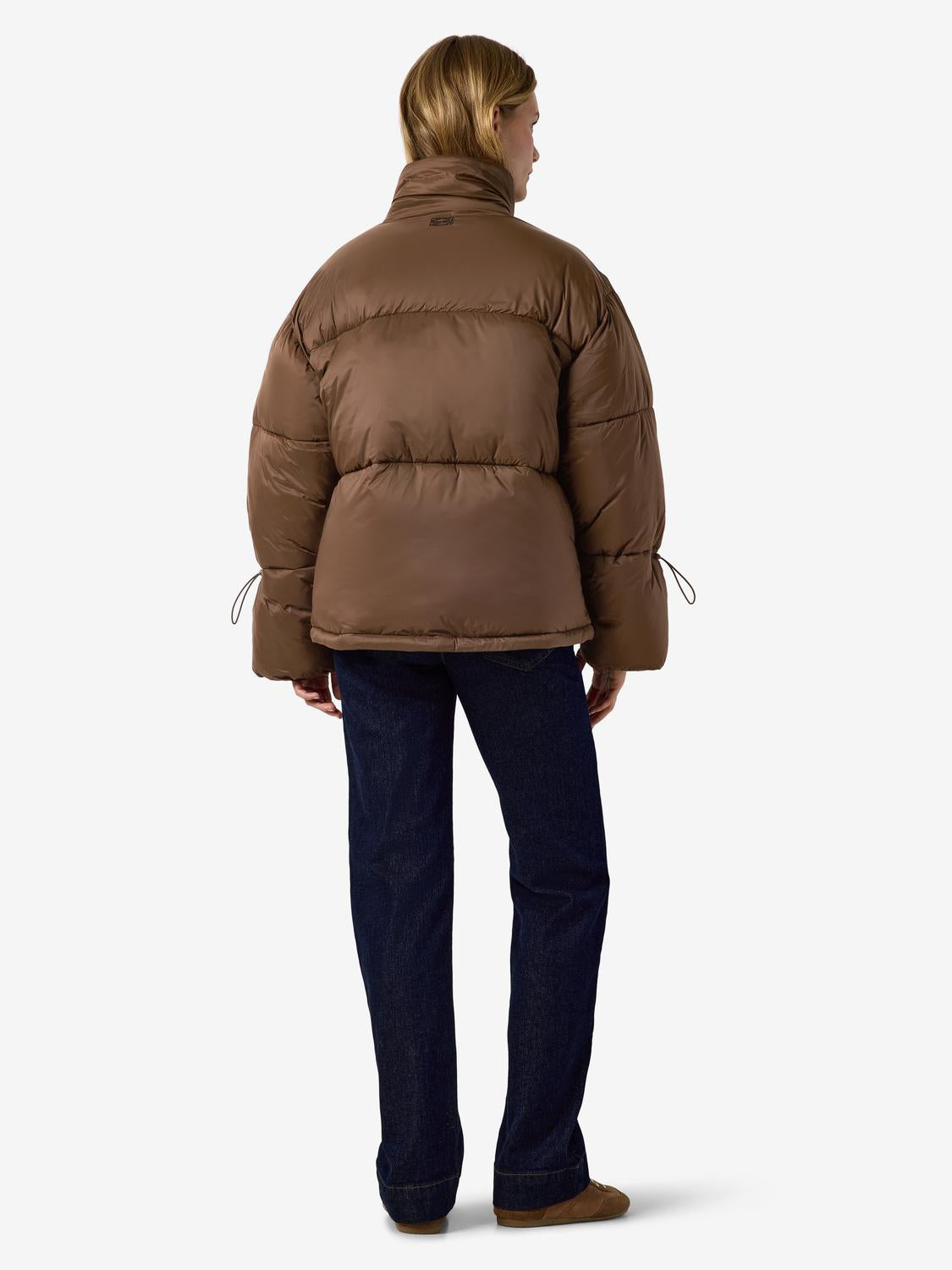 model_shot-front_full