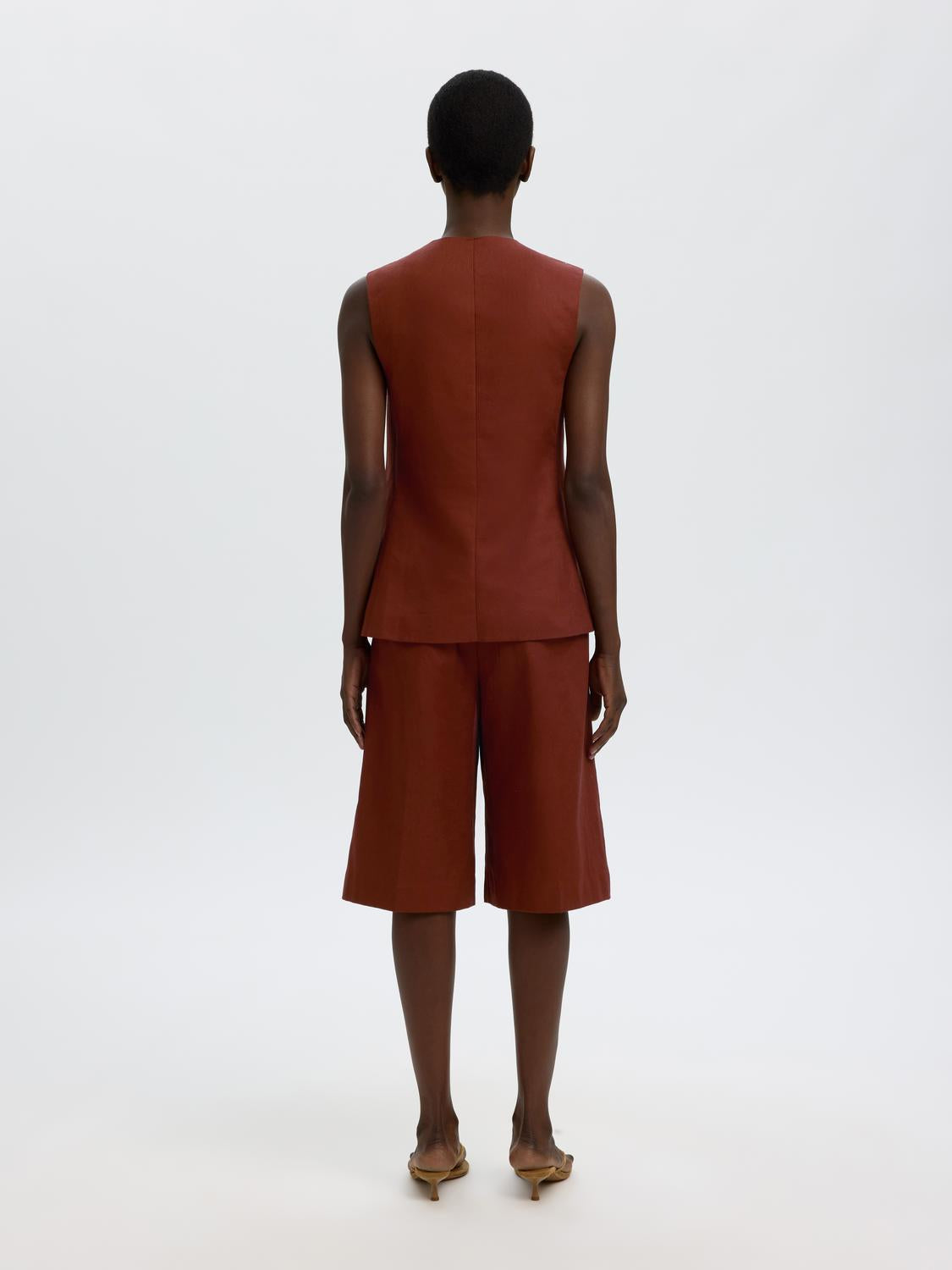 model_shot-back