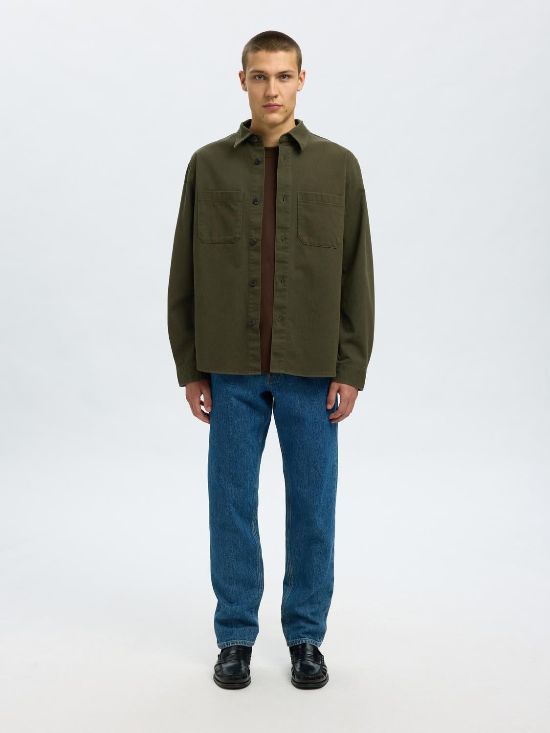 model_shot-front_full