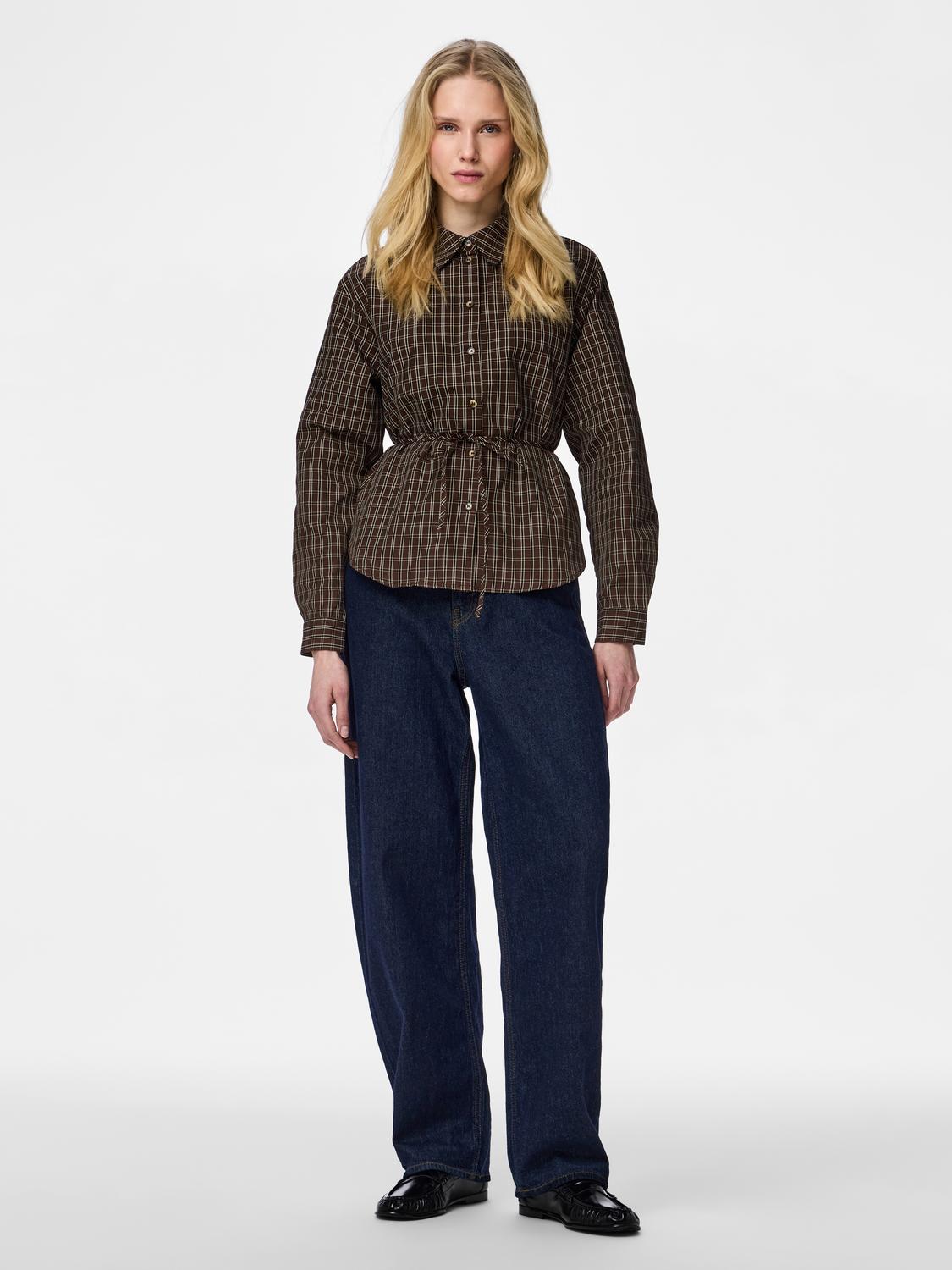 model_shot-front_full