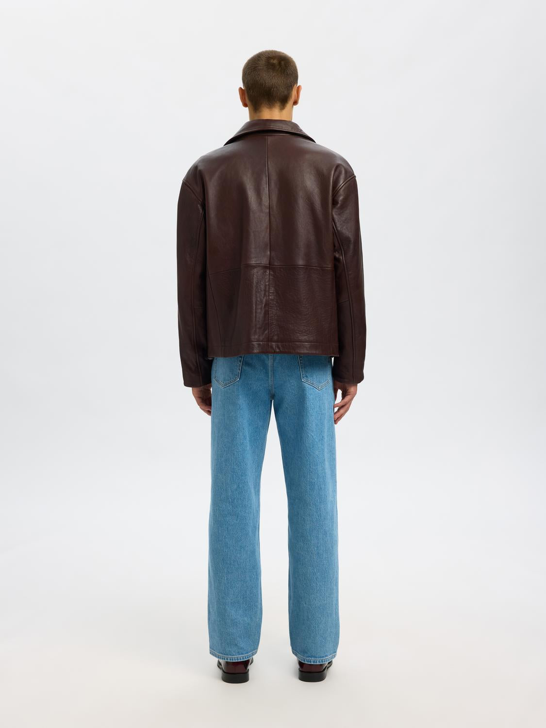 model_shot-back