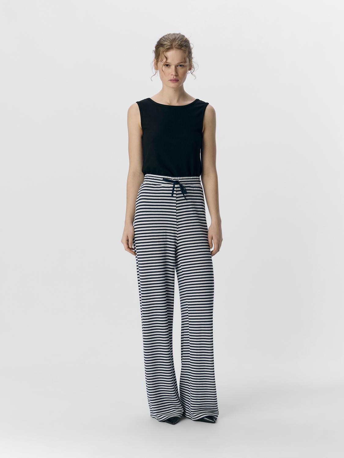 model_shot-front_full