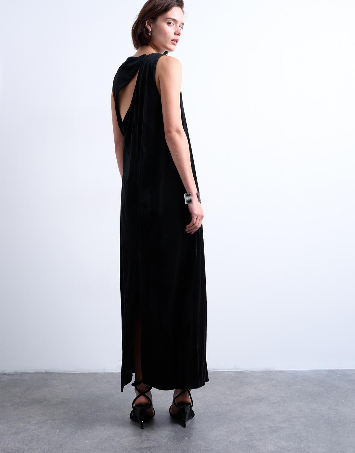 model_shot-back