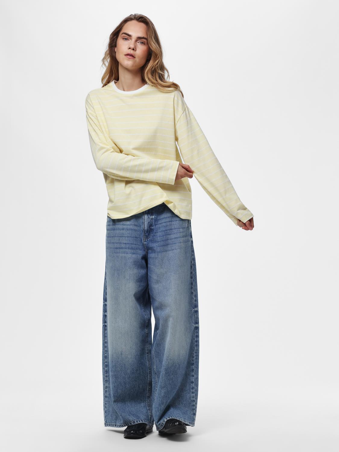 model_shot-front_full