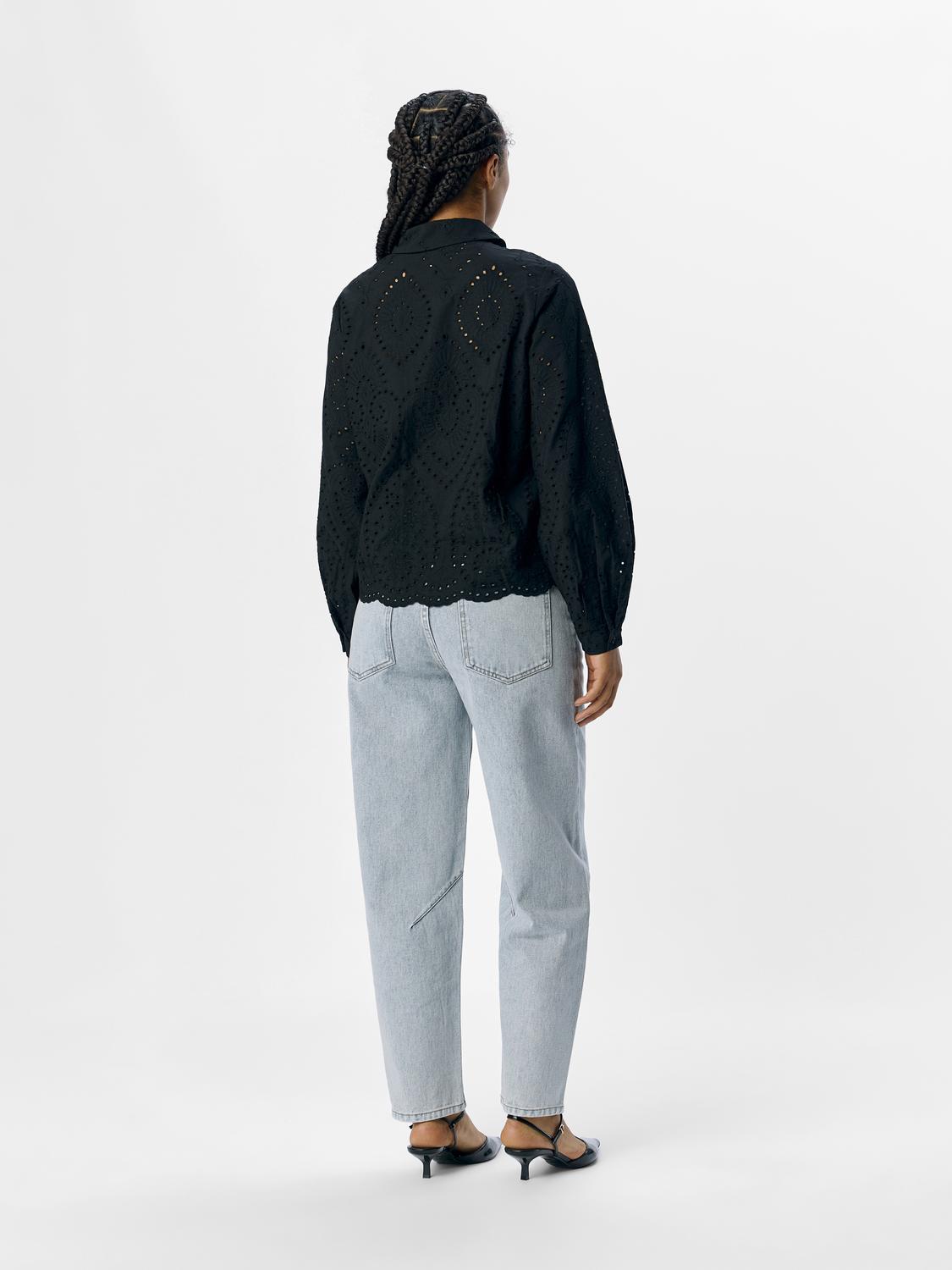 model_shot-back