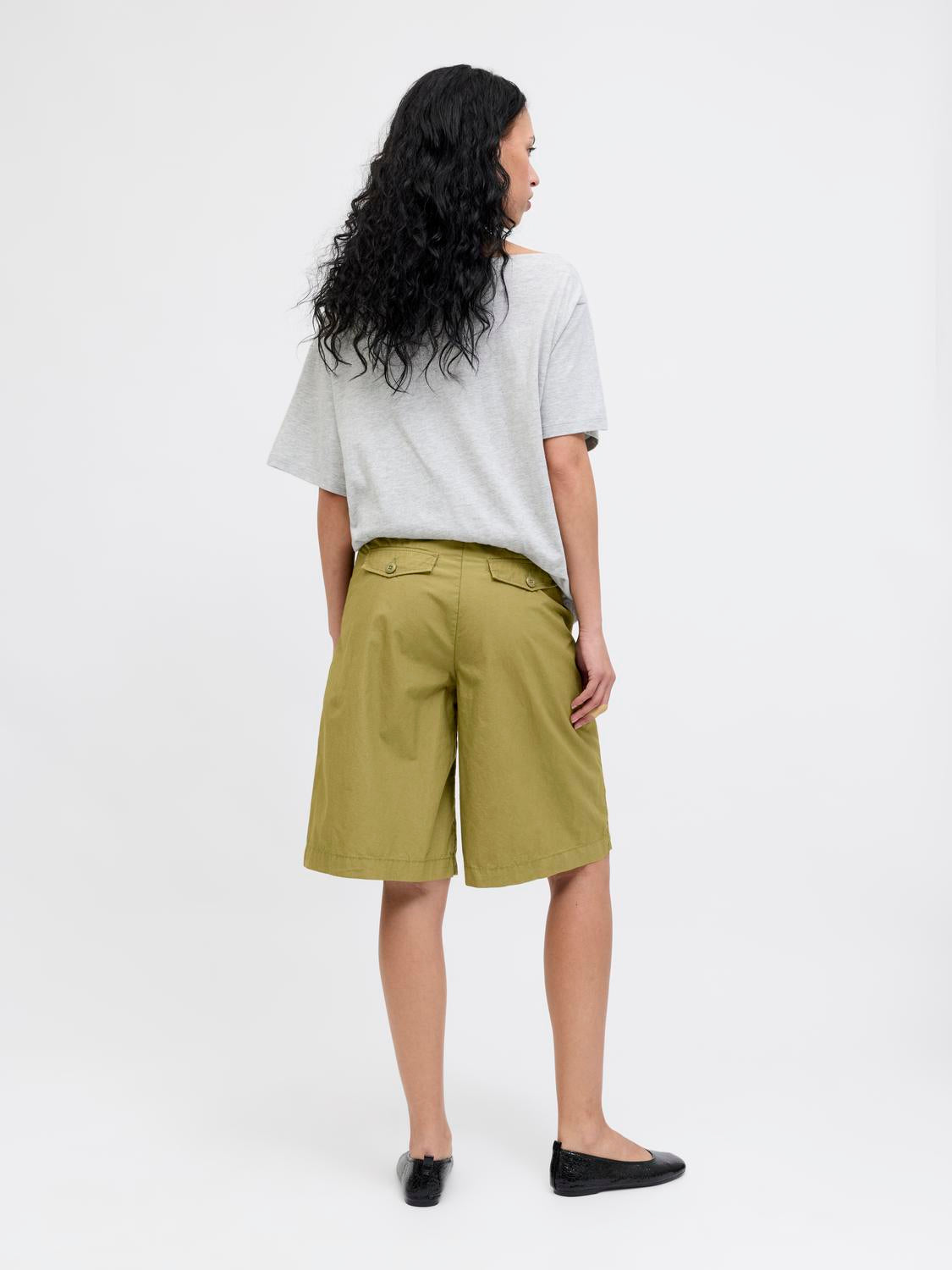 model_shot-back