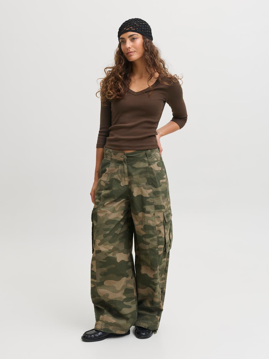 model_shot-front_full