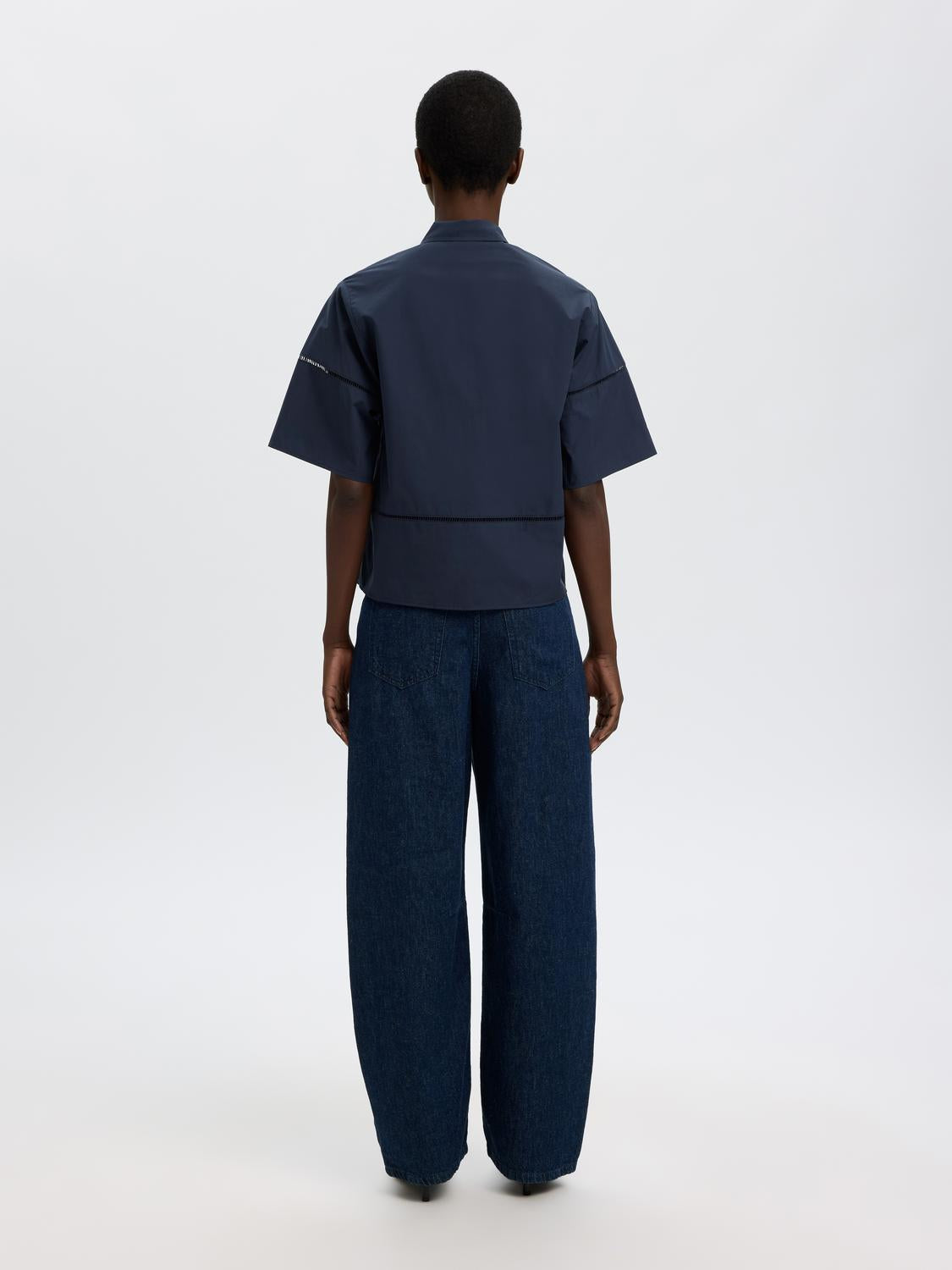 model_shot-back