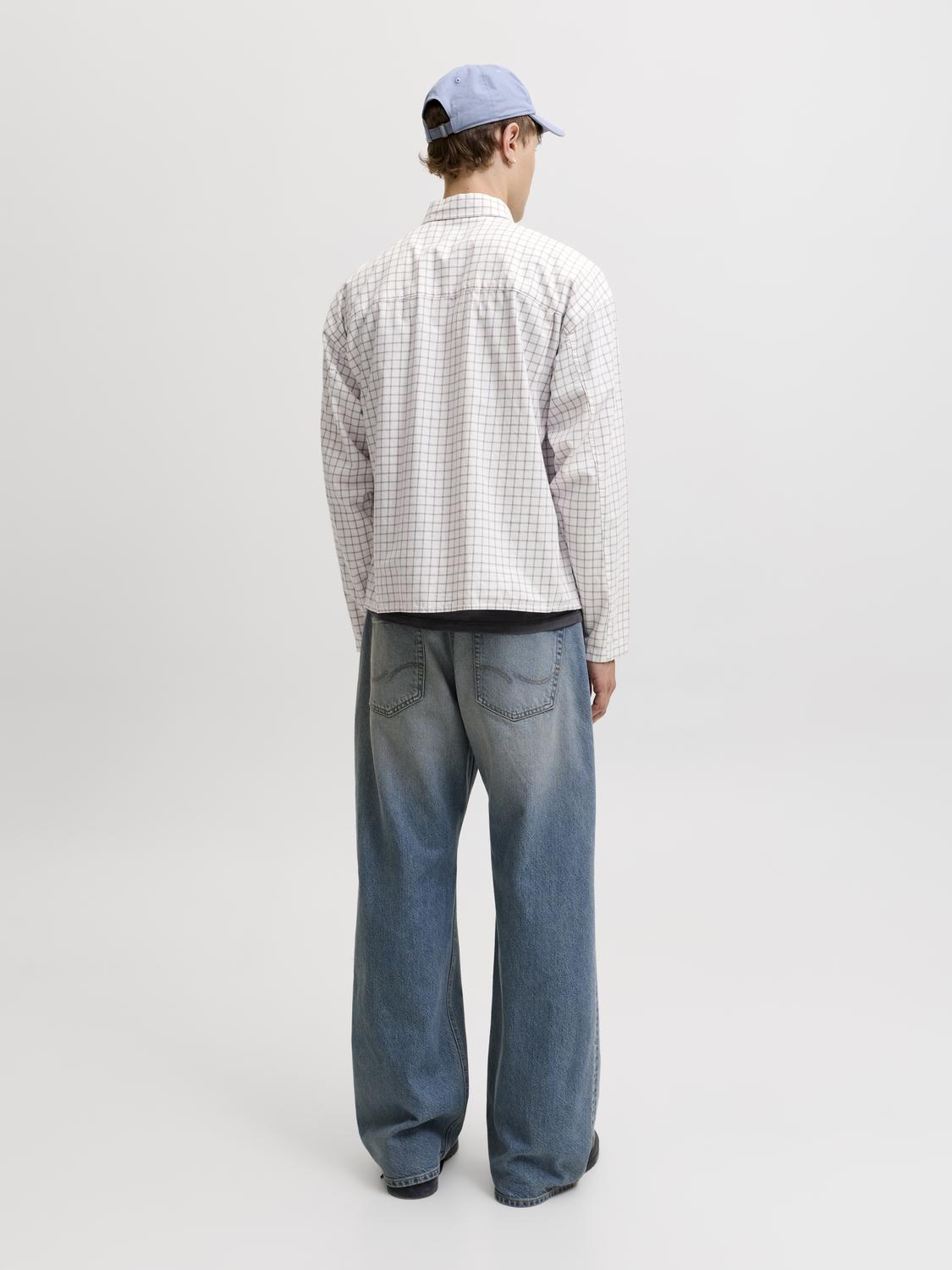 model_shot-back