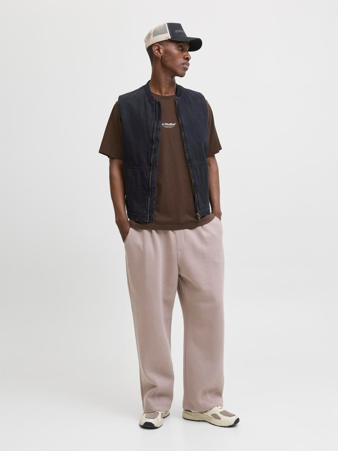 model_shot-front_full