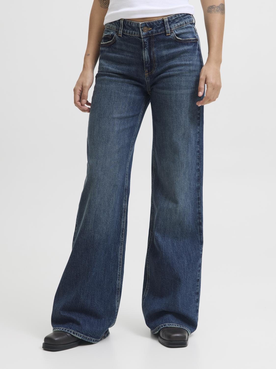 model_shot-front