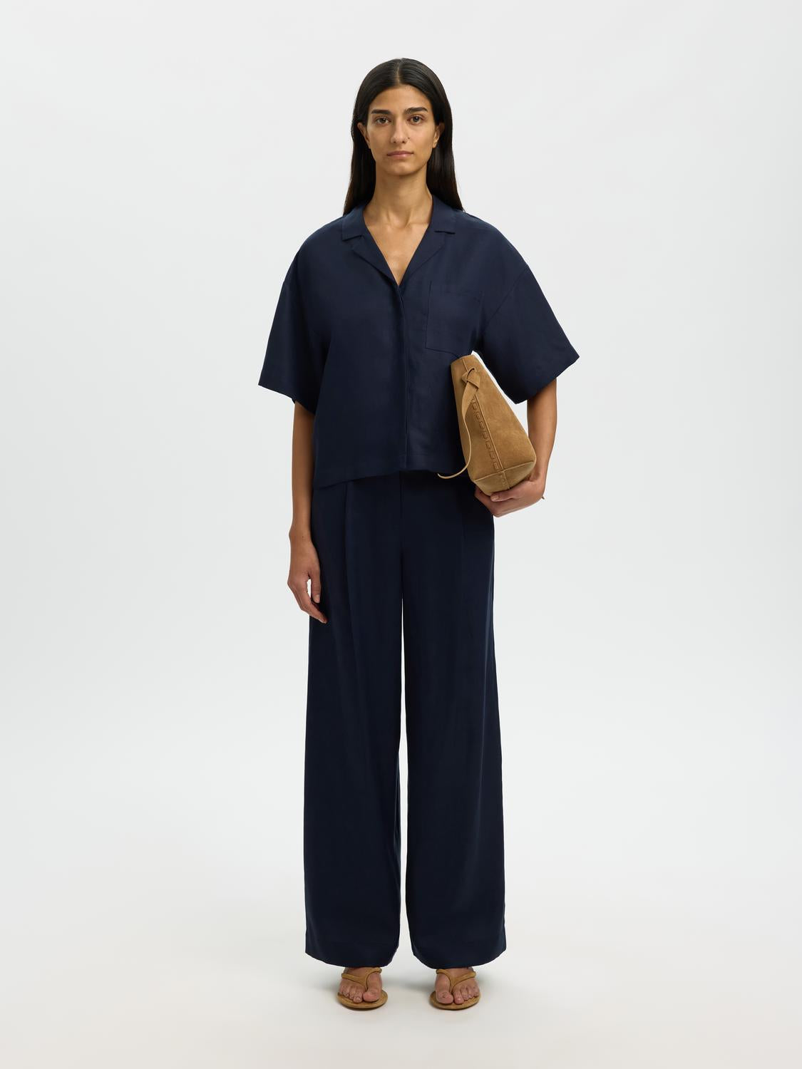 model_shot-front_full
