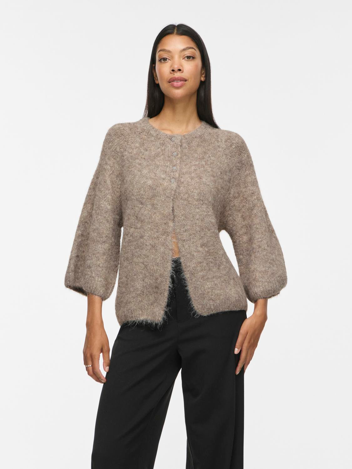 model_shot-front