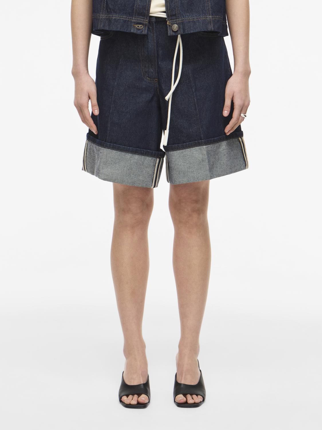 model_shot-front
