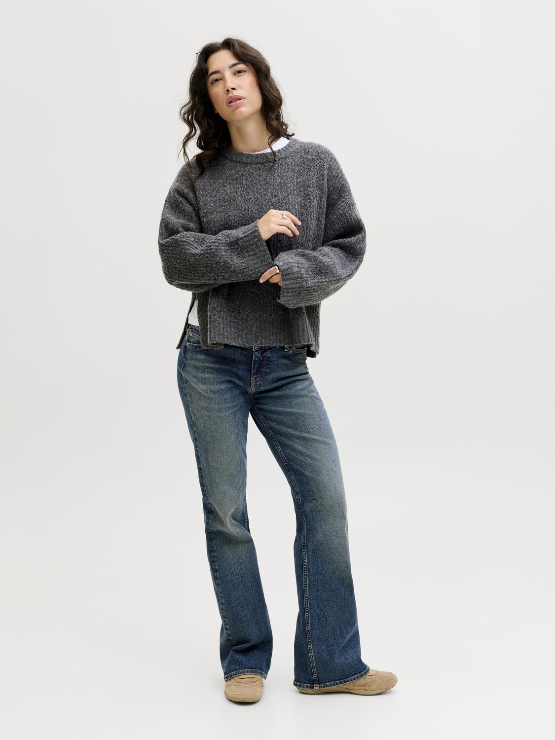 model_shot-front_full