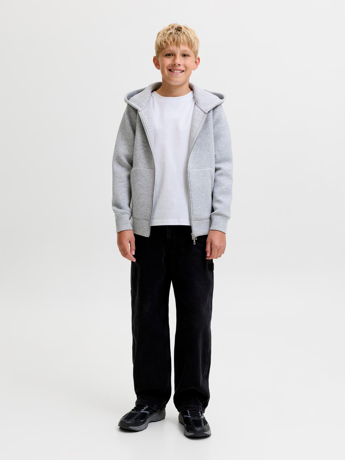 model_shot-front_full