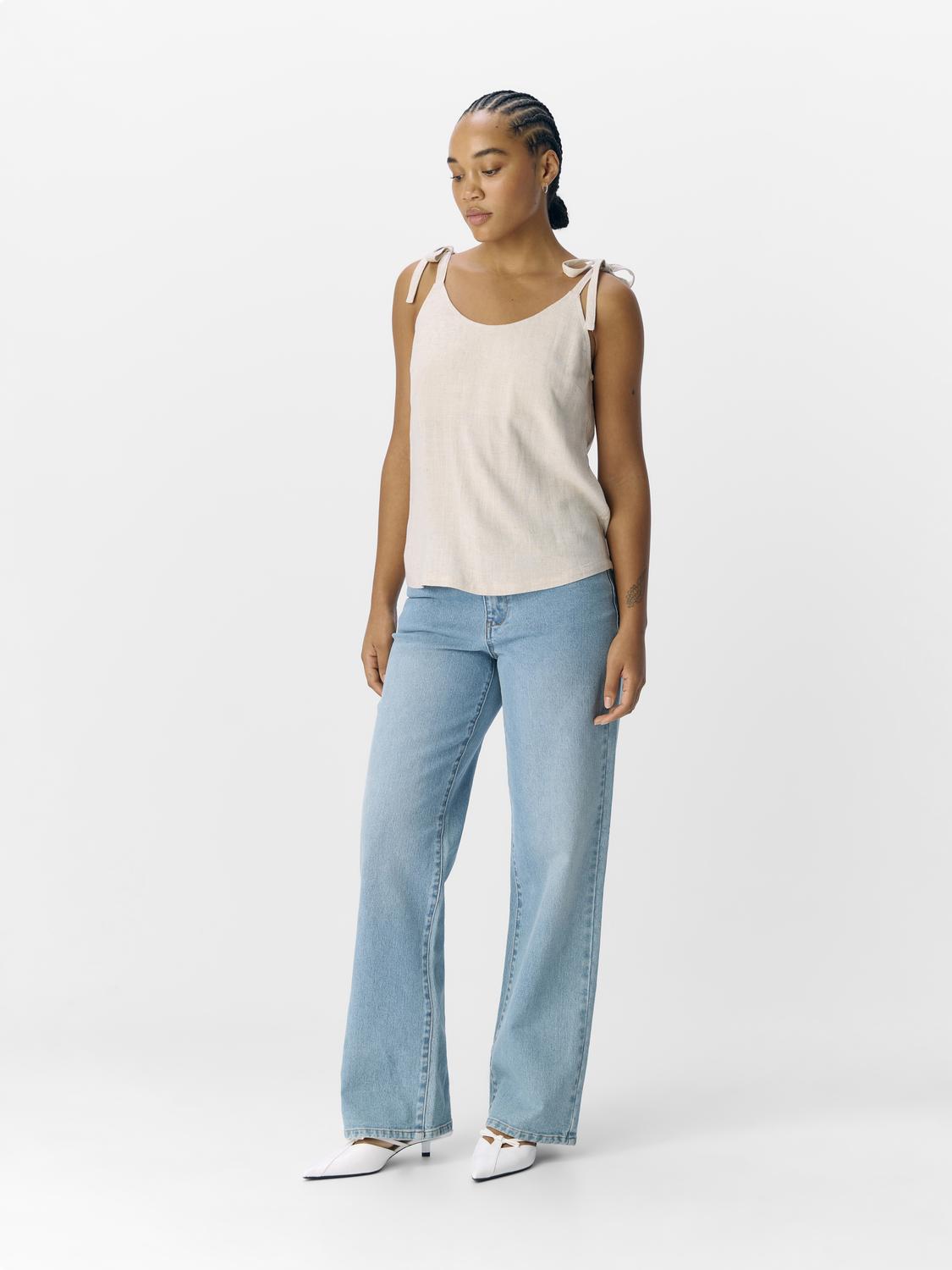 model_shot-front_full