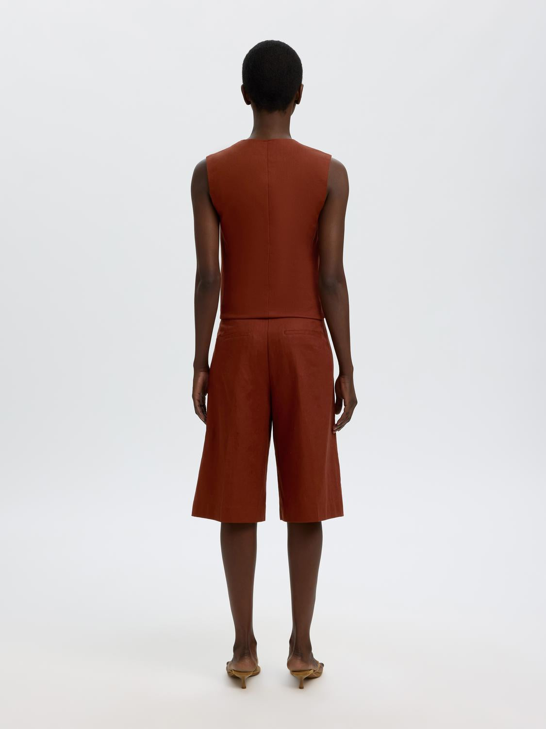 model_shot-back