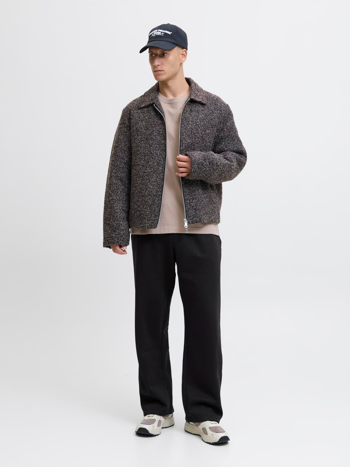 model_shot-front_full