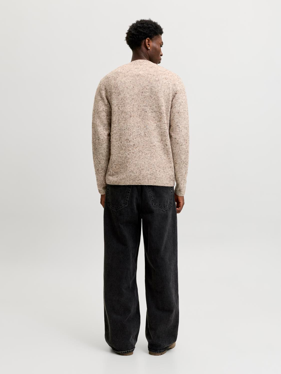 model_shot-back