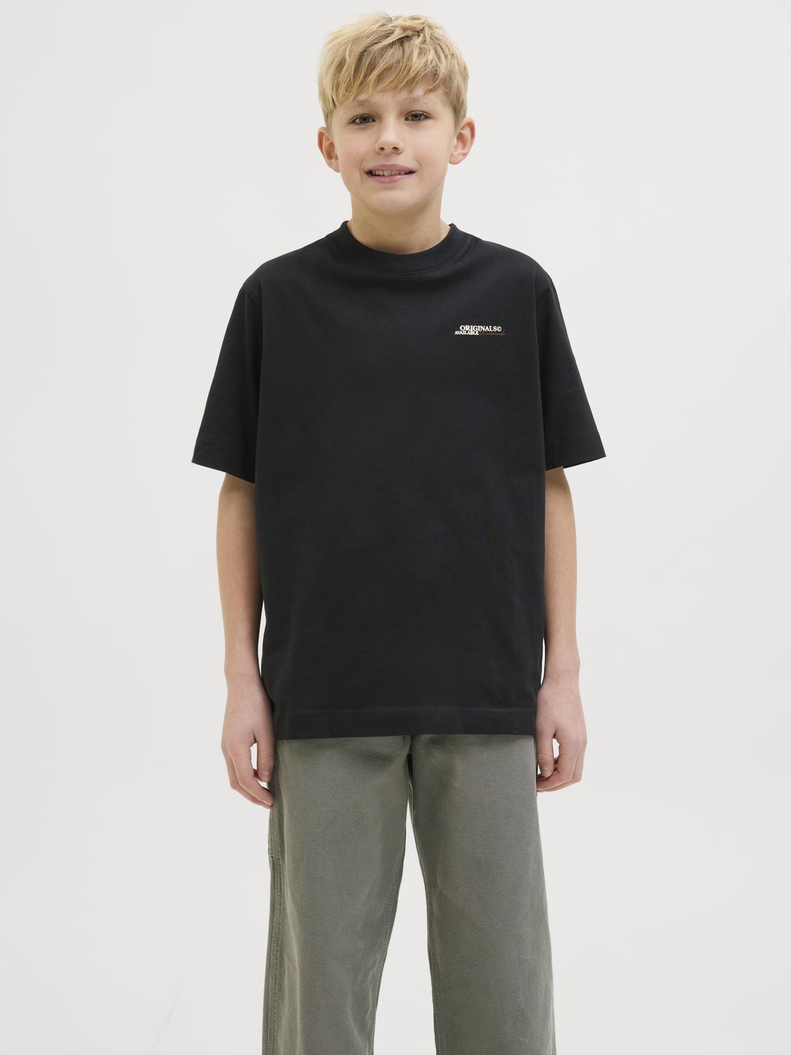 model_shot-front