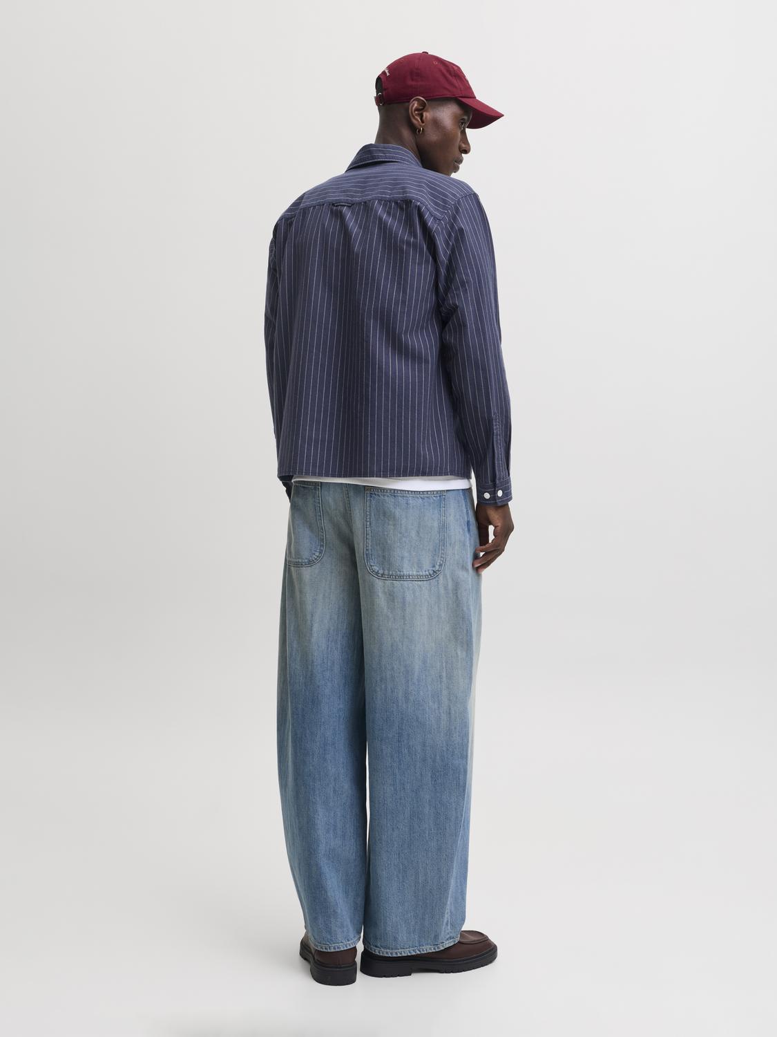 model_shot-back