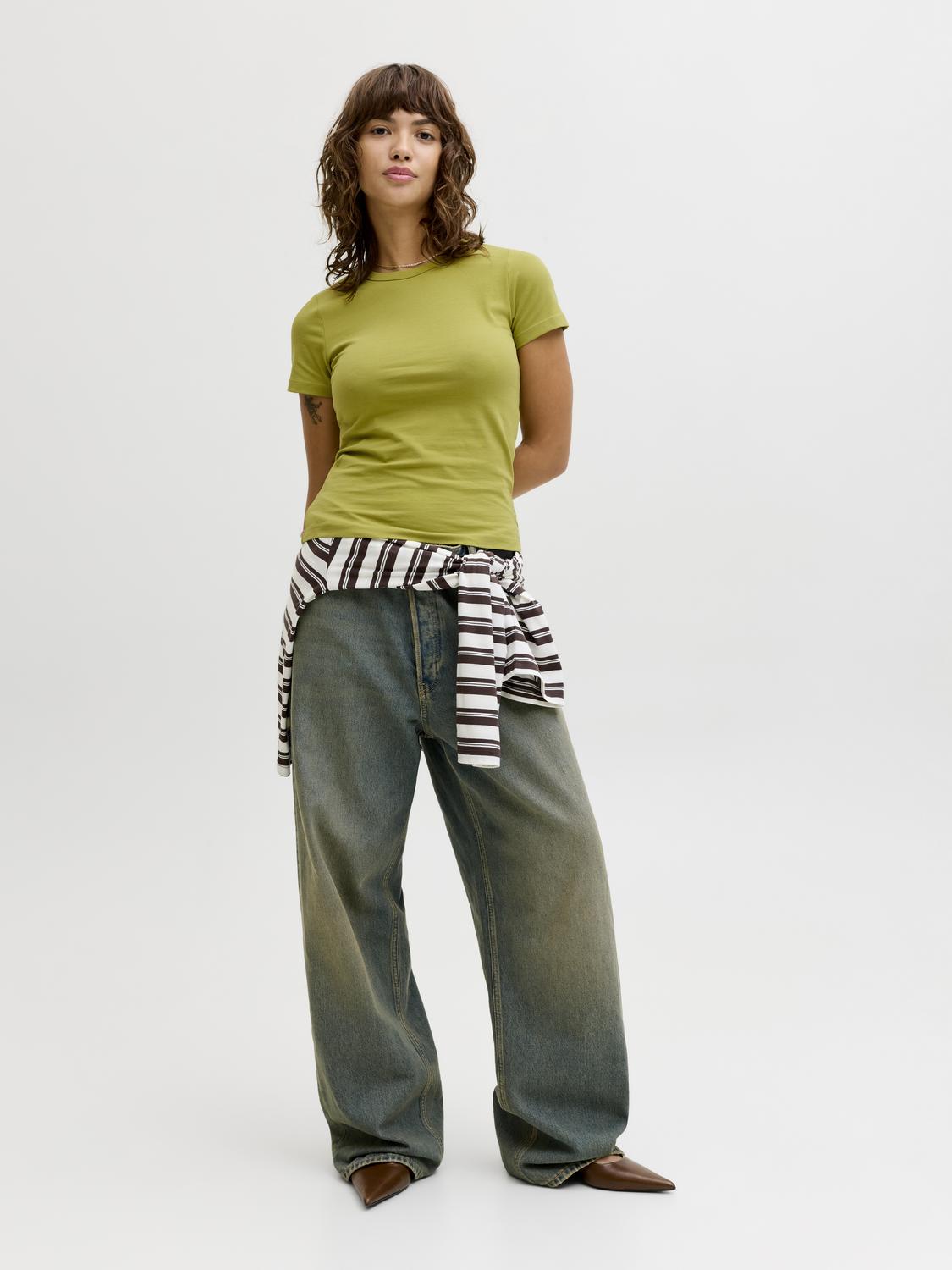 model_shot-front_full