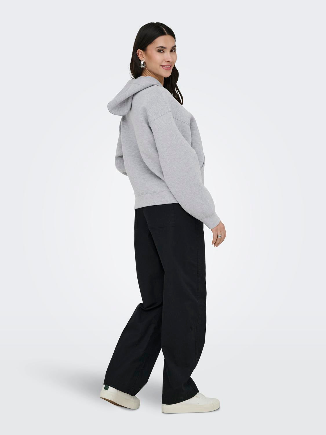 model_shot-back