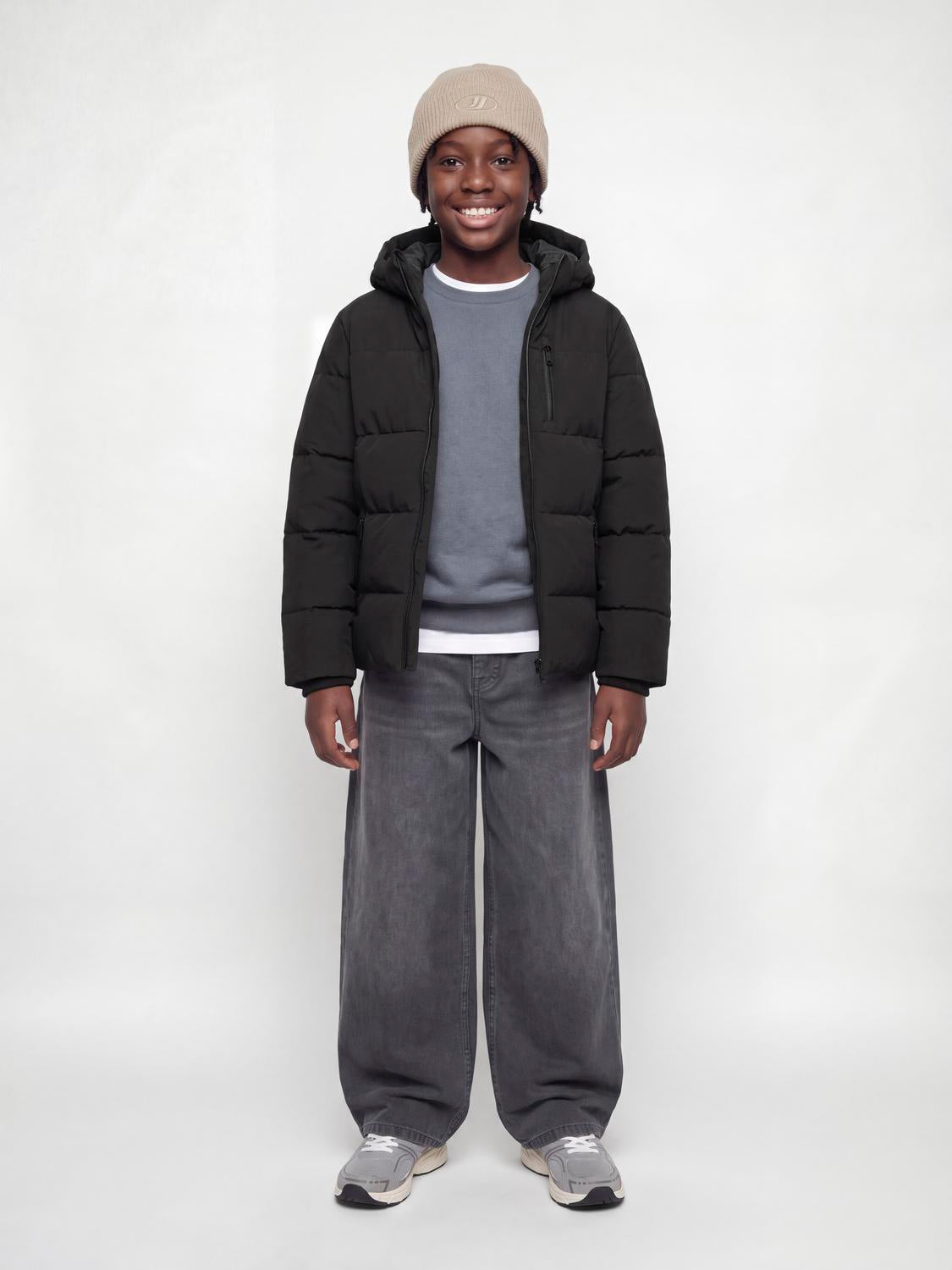 model_shot-front_full